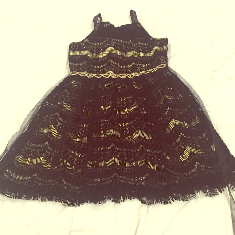 Black and Gold beautiful dress! 👯‍♀️